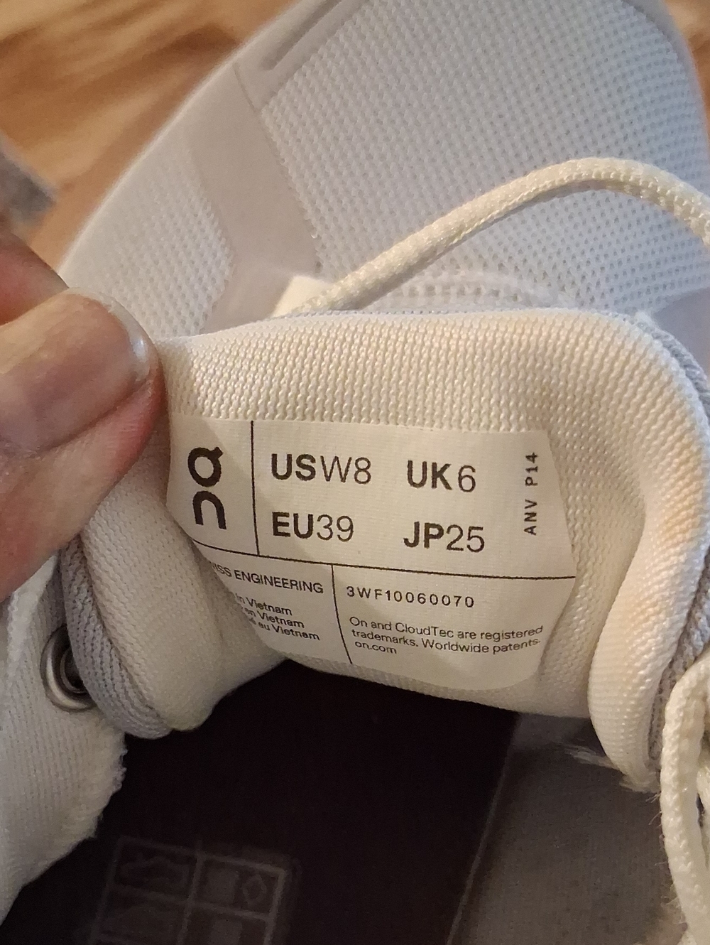 On Cloud Running Shoes - Light Gray - Picture 9 of 9